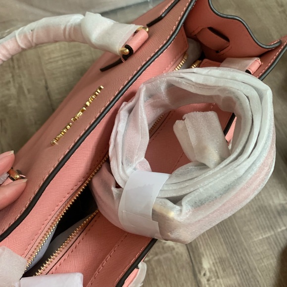 NWT MICHAEL KORS DILLON  LEATHER EW SATCHEL BAG PURSE - Picture 5 of 7